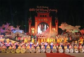 Berkibat ke Hari Haul Cikal Bakal Raja Hung- Pesta Kuil Raja Hung tahun 2012. - ảnh 1
